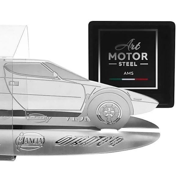 Silhuet i Rustfrit Stål - Lancia - Strato's - Præcise Detaljer - Gennemsigtig Vitrinedisplay - Selvbærende Base