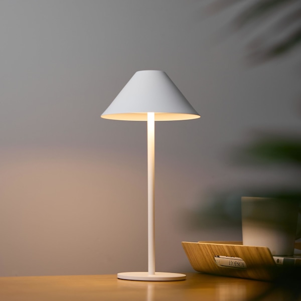 Genopladelig Trådløs Bordlampe, Dæmpbar LED Batteridrevet Skrivebordslampe, Vandtæt, 3000K Varm Hvid Lampe, Metal Natlampe til Soveværelse, Terrasse (-KK1- White