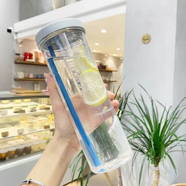 Högkvalitativ sugrörsflaska för studenter, förtjockad fallsäker PC-mugg med teinfuser och bärrep Blue-gray 700ml