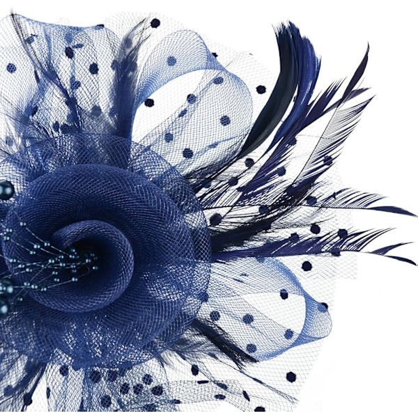 Fascinatorhatt, blomster, nettbånd og fjær på et delt klipp pannebånd, cocktail og te-fest hodeplagg for jenter og kvinner