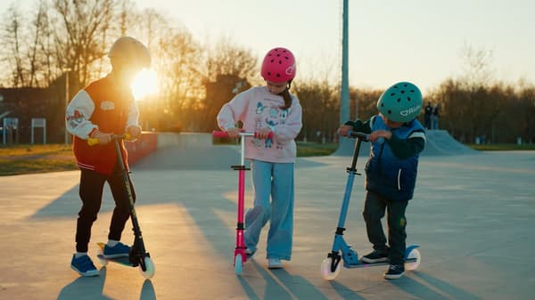 Sammenklappelig tohjulet løbehjul til børn, justerbar, Lumiride LED 7 farver, 20 programmer, sort Sort