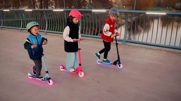 Sammenklappelig tohjulet løbehjul til børn, justerbar, Lumiride LED 7 farver, 20 programmer, sort Sort