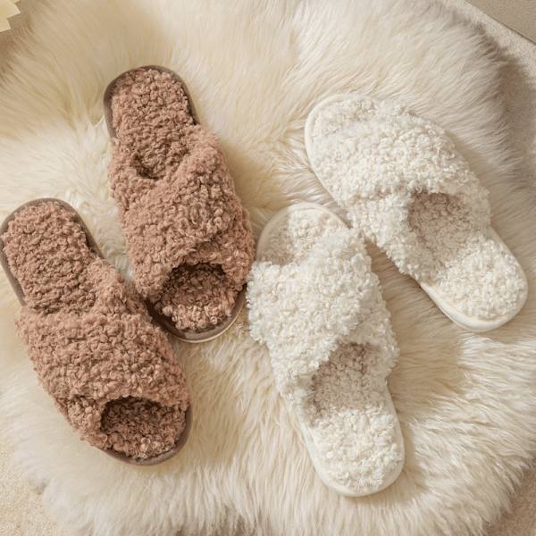 Cris-cross teddy plysch hemtofflor Cream 40-41 