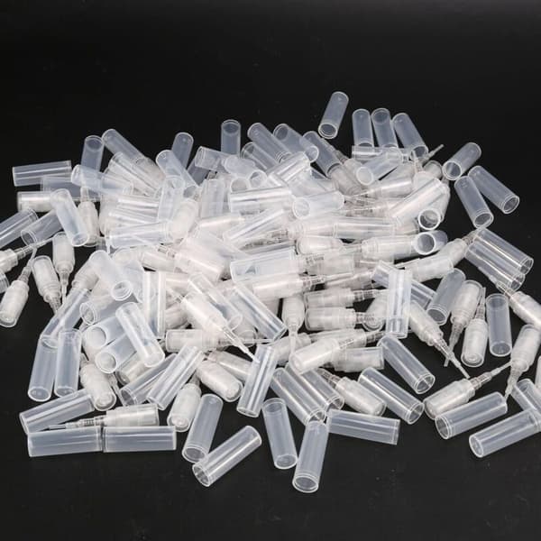 Mini Transparent 2 ml Plast Sprayflaska Parfym Atomizer Tom Provflaska Lämplig för Resefest 90 st
