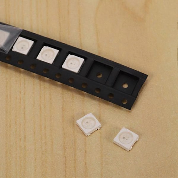 500 stk. WS2812B (4 ben) LED Chip 5050 RGB SMD Hvid Version WS2812 Individuelt Adresserbar Digital P