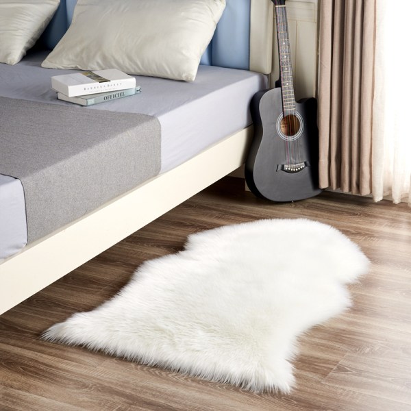 Fårskinnsmatta i ett stycke, fluffig fuskpälsmatta, universal i olika storlekar för sovrum, vardagsrum, stol eller soffa (vit) - 60x90 cm