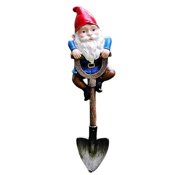 Kreativ gnom som holder spade utendørs hagehåndverk dekorative ornamenter