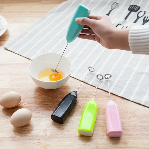 1 stk. Elektrisk æggepisker mælkeskummer til kaffe cappuccino flødeskummer agitator køkkenredskab mini bærbar pisker madlavnings gadgets sort