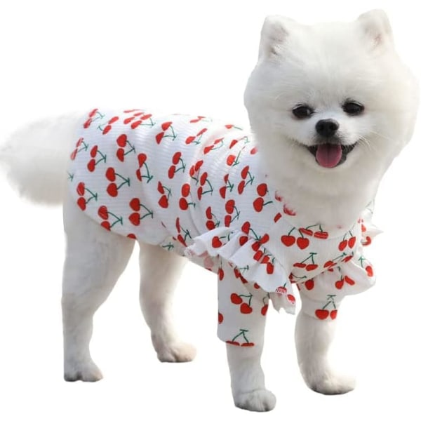 Hundeklær*1 Farge: skjorte med kirsebærbunn med hvit bunn Størrelse: M byste 40 rygglengde 30 cm