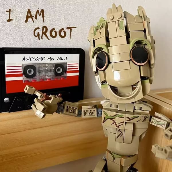 Byggbara leksaker och bebisar i My Name is Groot