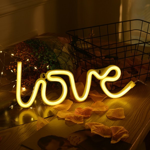 LOVE neonlys bekjennelse frieri arrangement bokstavlys