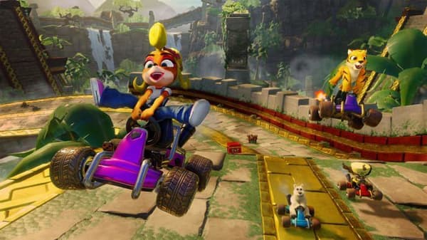 Videopeli - Activision - Crash Team Racing: Nitro Fueled - Remasteroitu - 1-4 pelaajaa - PS4