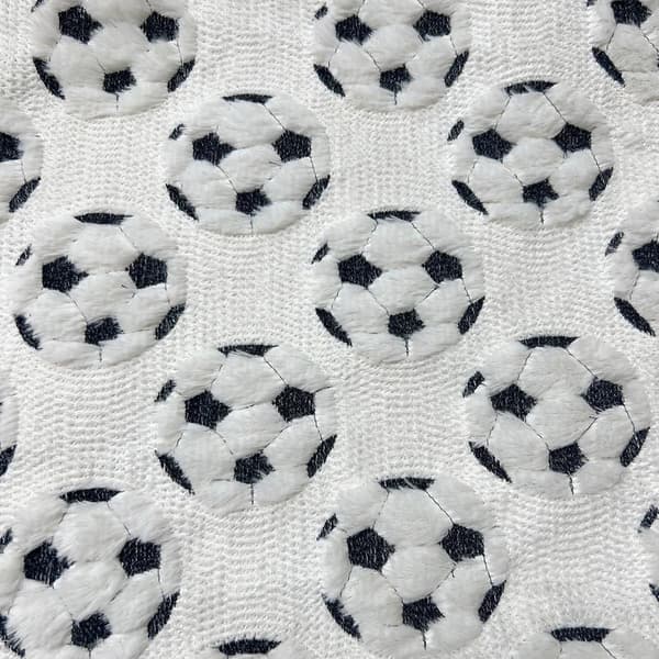 Fodboldmålsnet med beige pyntepude, minimalistisk boligindretning