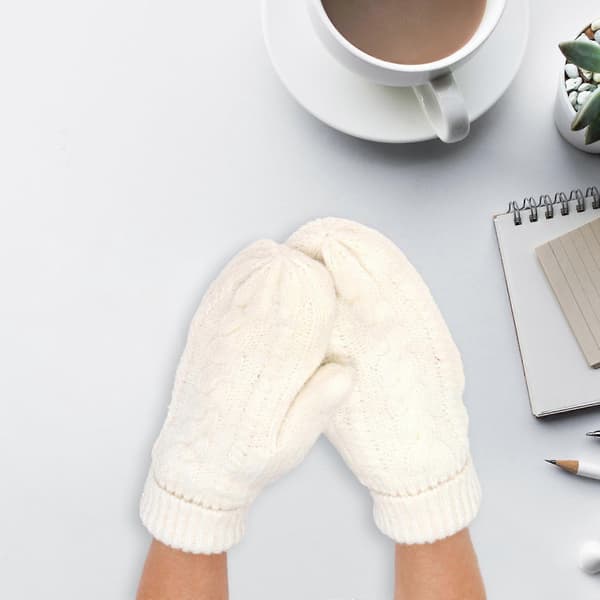 Dame bløde strikhandsker: Varme vinter-essentials. Ensfarvede, tykke vanter til hverdagsbrug White One Size