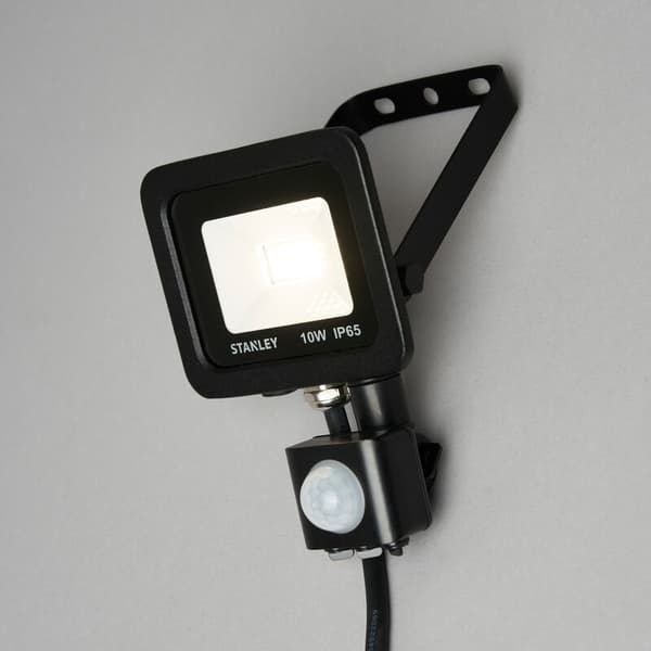 Stanley Floodlight 10W Slimline Have IP65 LED Med PIR Sensor - Sort Litecraft Black