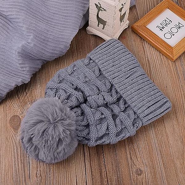 Bobble-hattu naisille Talvipipohatut Thermal fleecevuorattu hattu Naisten neulotut villahatut tekoturkisella Pom Pom Grey