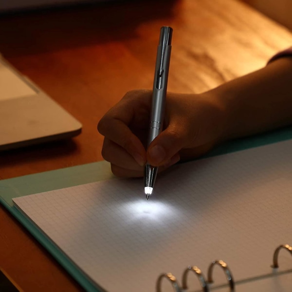 4 stycken självlysande spetsig penna metall kulspetspenna med ljus led upplyst penna svart in