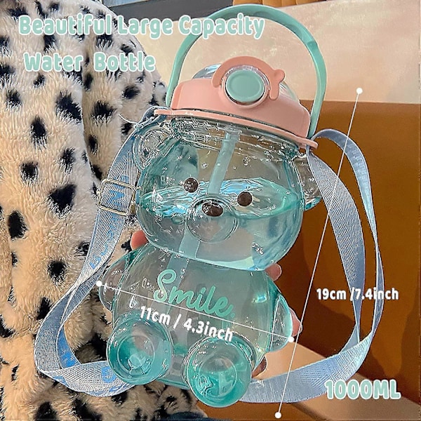 Bjørn Vannflaske med Sugerør, Kawaii Lekkasjesikker Vannkanne med Justerbar Skulderstropp for Camping og Reise Blue 1400ml
