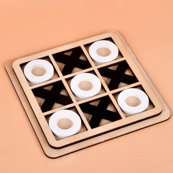 Tic Tac Toe -peli puusta - Lajittelemattomat värit