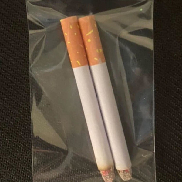 2 stk. falsk røg legetøj rekvisitter realistisk udseende falsk scene puff cigaretter til spøg Halloween kostume U