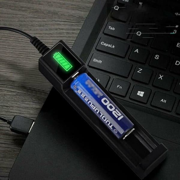 1 stk universell batterilader smart batterilader mini multifunksjons oppladbar batterilader Black