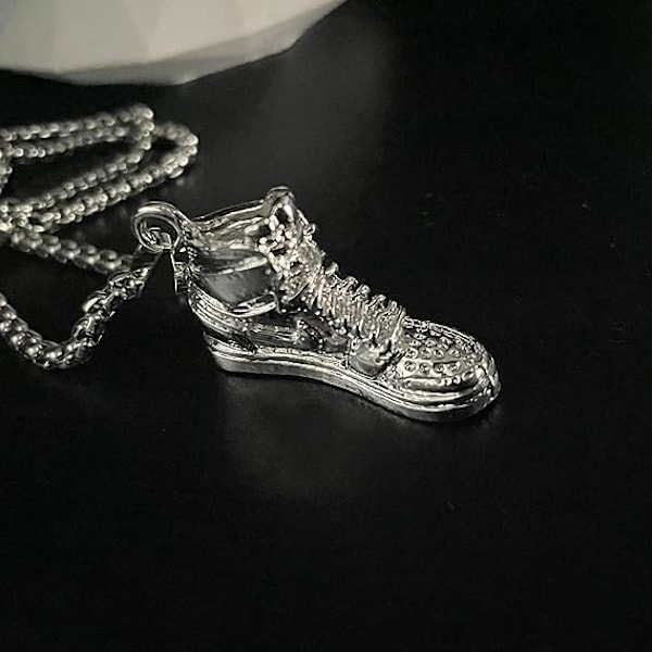 Kaulakoru miehille, naisille, ruostumattomasta teräksestä valmistettu kenkäriipusketju 70 cm, miesten tennarit kaulakoru Hip Hop punk syntymäpäiväkorut lahja miehelle Silver Shoe