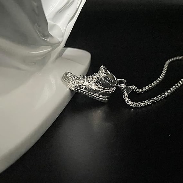 Kaulakoru miehille, naisille, ruostumattomasta teräksestä valmistettu kenkäriipusketju 70 cm, miesten tennarit kaulakoru Hip Hop punk syntymäpäiväkorut lahja miehelle Silver Shoe
