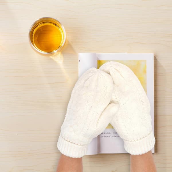 Dame bløde strikhandsker: Varme vinter-essentials. Ensfarvede, tykke vanter til hverdagsbrug White One Size