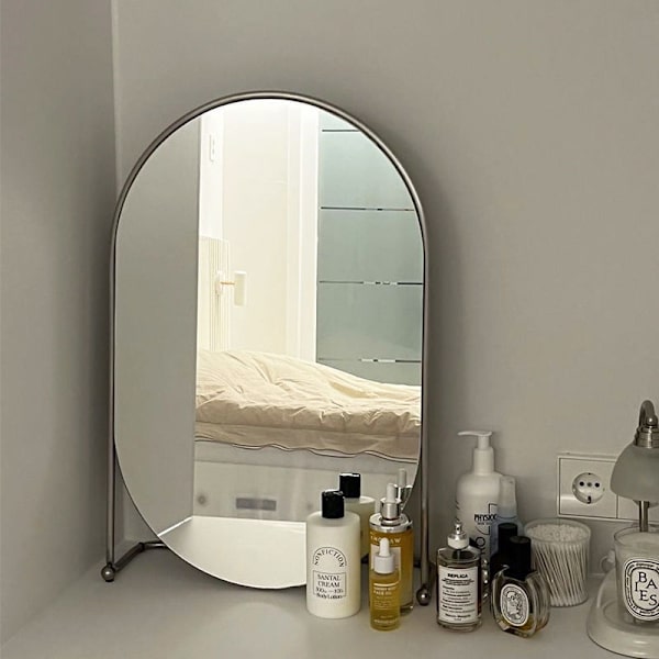 Skrivbordsmakeup spegel sovrum skrivbord ljus lyx järn smink spegel student sovsal sminkbord runt spegel（svart）