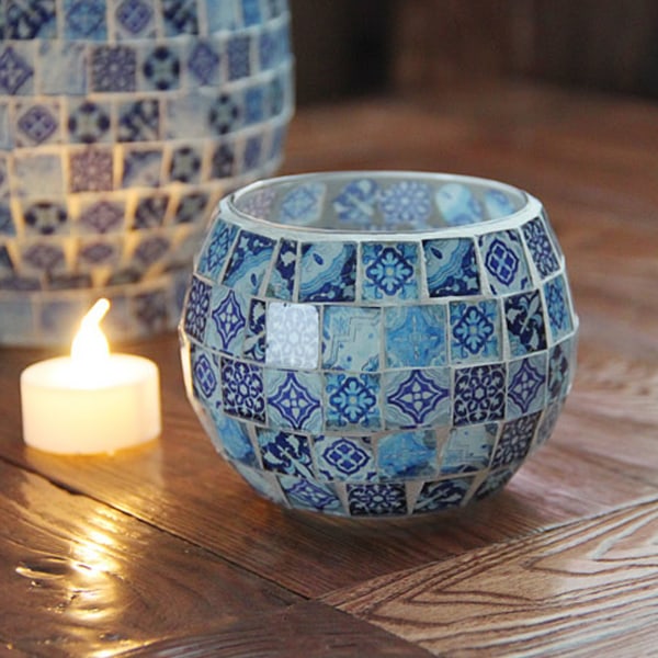 Tealight lysestage i blåt og hvidt glasmosaik med blomstermønstre, varme, romantiske, håndlavede teksturvotive lysestager