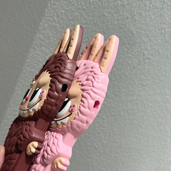 Labubu Sött Tecknat iPhone 16pro max Skal Dragsko Telefonskal Passar Alla Modeller TPU Silikagel Reptåligt Stöttåligt pink