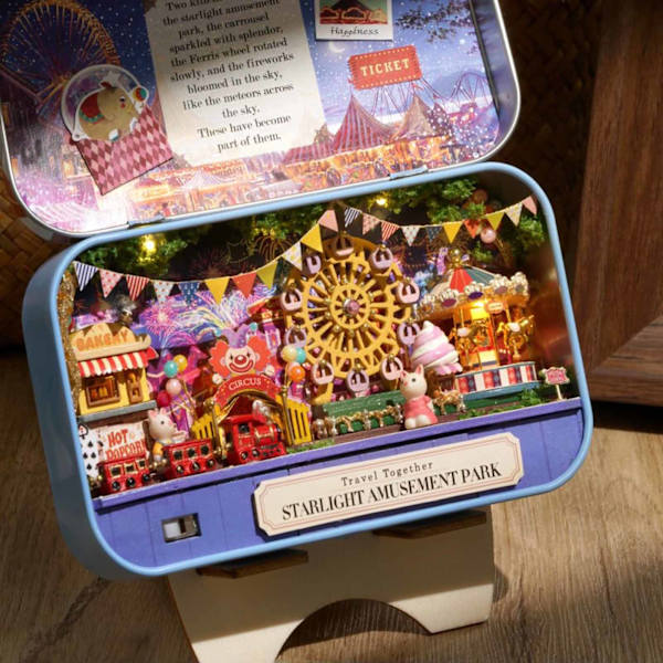 DIY Dukkehustrækasse i træ Miniaturelegetøj med LED-lysdekoration Fødselsdag Julegavelegetøj til KidQ-011
