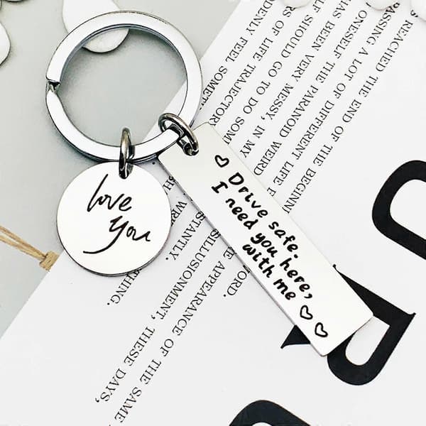Rostfritt stål Drive Safe Letter Keychain Jag behöver dig här med mig nyckelring present Silver