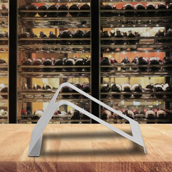 Display til flaskeholder til en vinflaske i rustfrit stål