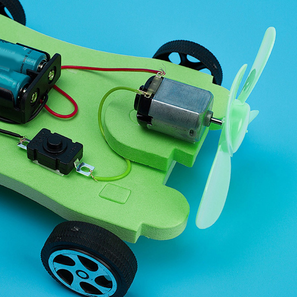 Pedagoginen DIY-tuulivoima-automalli Lapsille Käsintehty kokoonpanolelu
