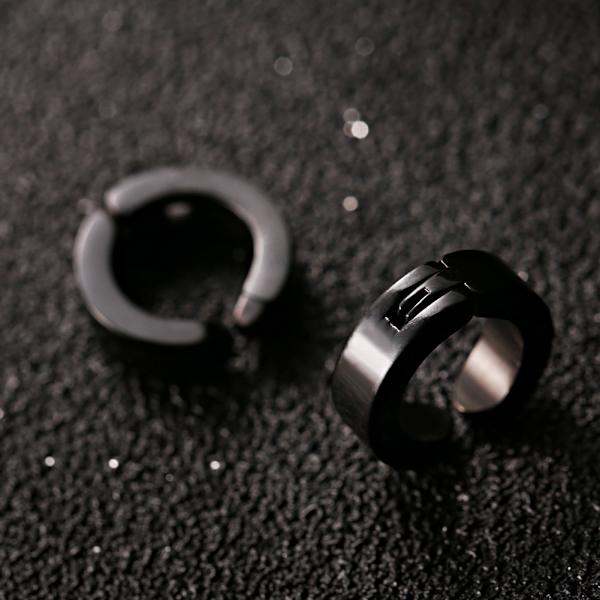 1 par elegante øreclips i rustfrit stål Øreringe Ear Cuff Smykker Gave (sort glat overflade)