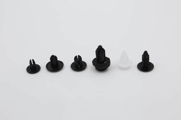 [LD]Bilfästen i plastförpackning om 50 222