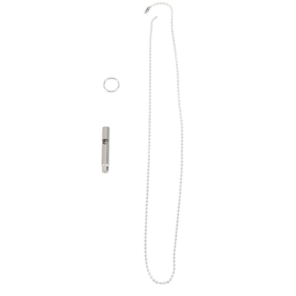 Utomhus Emergency Whistle Titanium Alloy EDC Whistle Pendant Halsband för vandring Fiske Camping Backpacking