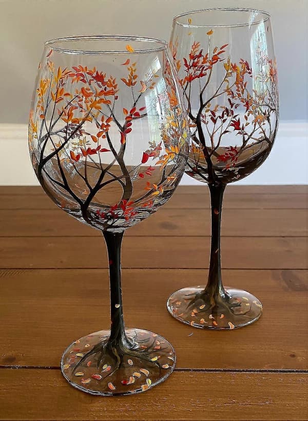 Fire årstider tre vinglass vår sommer vinter høst sett med fire håndmalte kunstverk unikt bryllup