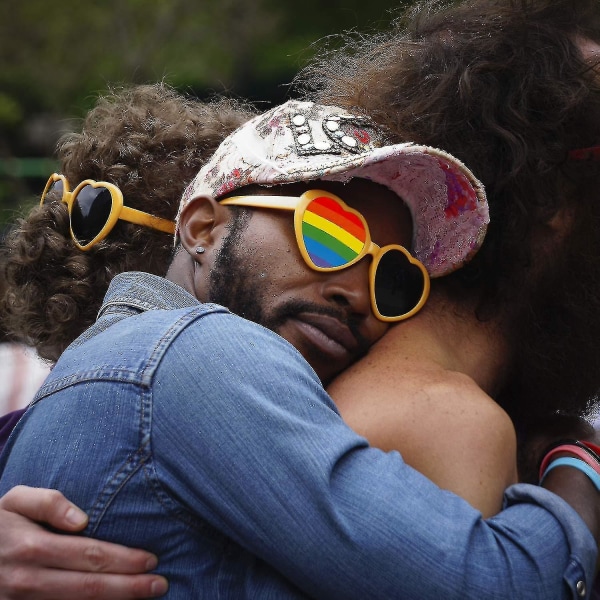 500 homoseksuelle stolte elskers hjerteformede klistremerker Love Rainbow Stripe-klistremerker (1,5 tommer)