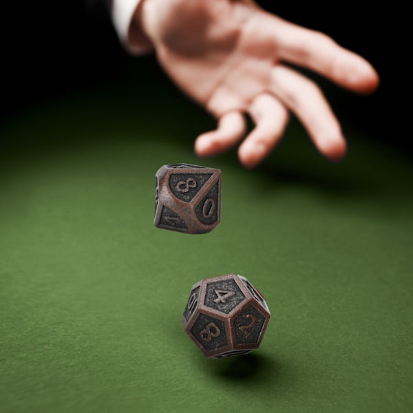 7 kpl metalliset vintage-polyhedral-nopat epäsäännöllinen muoto pöytäpelien nopat