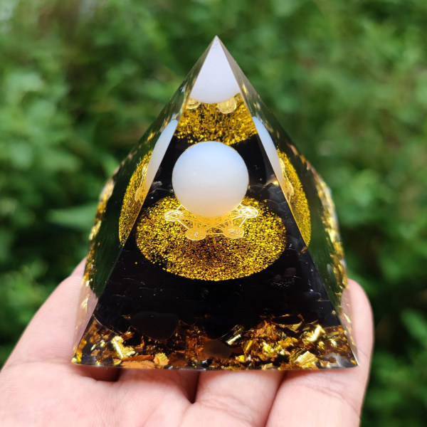 Pyramid Krystallgrus Epoxy Resin Ornament type 6