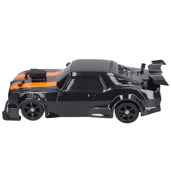 16A04 1/16 RC Drift Car 4 Wheel Drive LED-ljus 18km/h High Speed ​​Anti Interference 2,4Ghz RC Car Trippelbatterier (ingår)