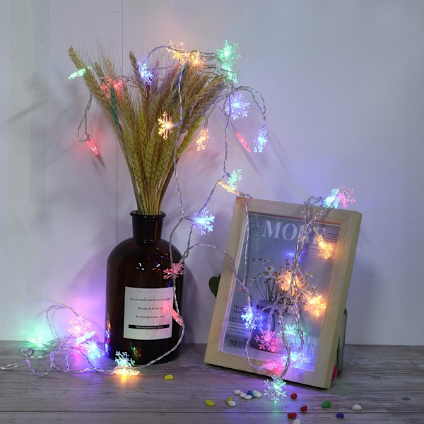 Snøflak LED-lysstreng Batteridrevet Dekorativ Lampe Fest Bryllup Ornament 6m 40LED med blinkende modus Fargerik