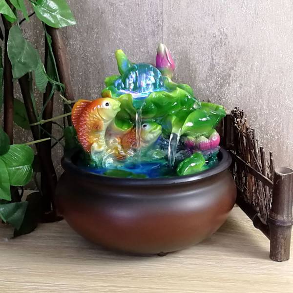 Mini Pöytäsuihkulähde Feng Shui Onnen Kala Koti Työpöydän Koriste (EU-pistoke 220-240V)