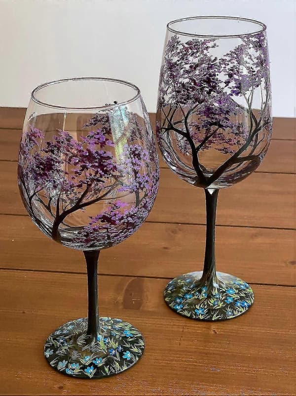 Fire årstider tre vinglass vår sommer vinter høst sett med fire håndmalte kunstverk unikt bryllup