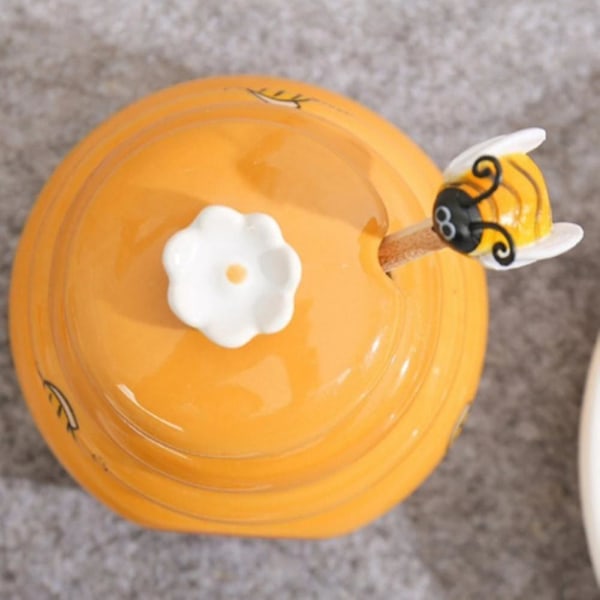 Honungsburk med honungskaka i keramik och honungsburk med cover Honungsrörande stick honungsburk