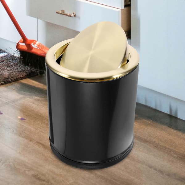 Innfelt søppeldeksel med klaff på B