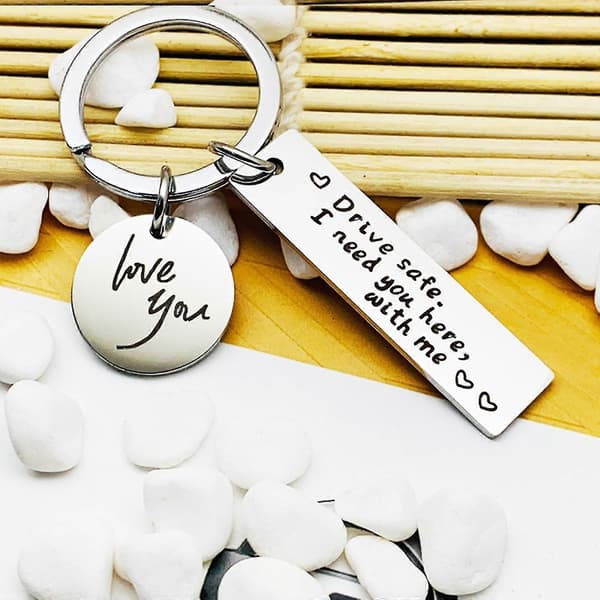 Rostfritt stål Drive Safe Letter Keychain Jag behöver dig här med mig nyckelring present Silver