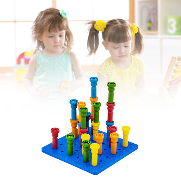 Peg Board Set Leksaker 6 hål 5 färger Pedagogiskt roligt Plastmaterial Rundade hörn Stapling Peg Board Leksak för småbarn